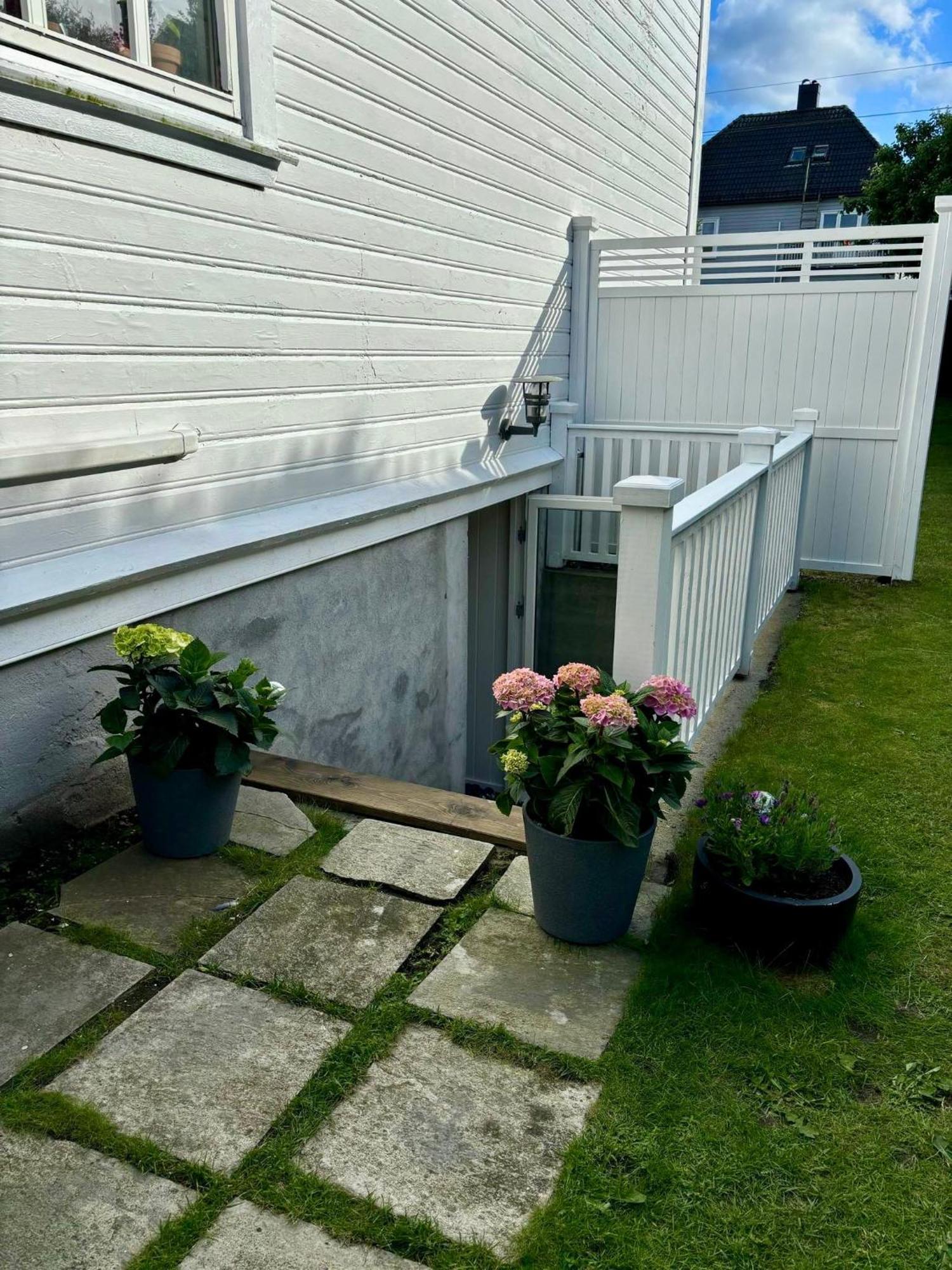 Down Town Apartment With Outside Area In Villa Kristiansand Extérieur photo